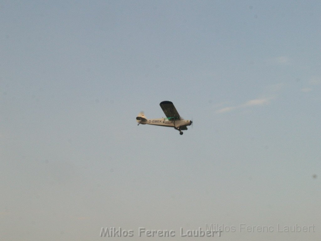 Warten auf den Airbus 380 Koeln Bonn P227.JPG